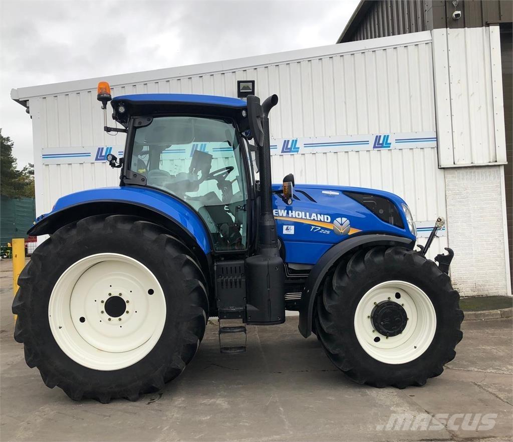 New Holland T7.225 Tractoren