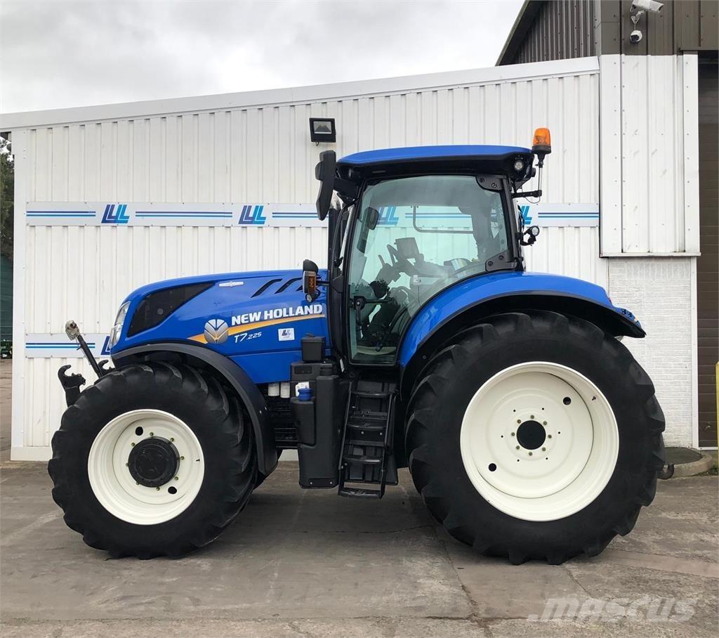 New Holland T7.225 Tractoren