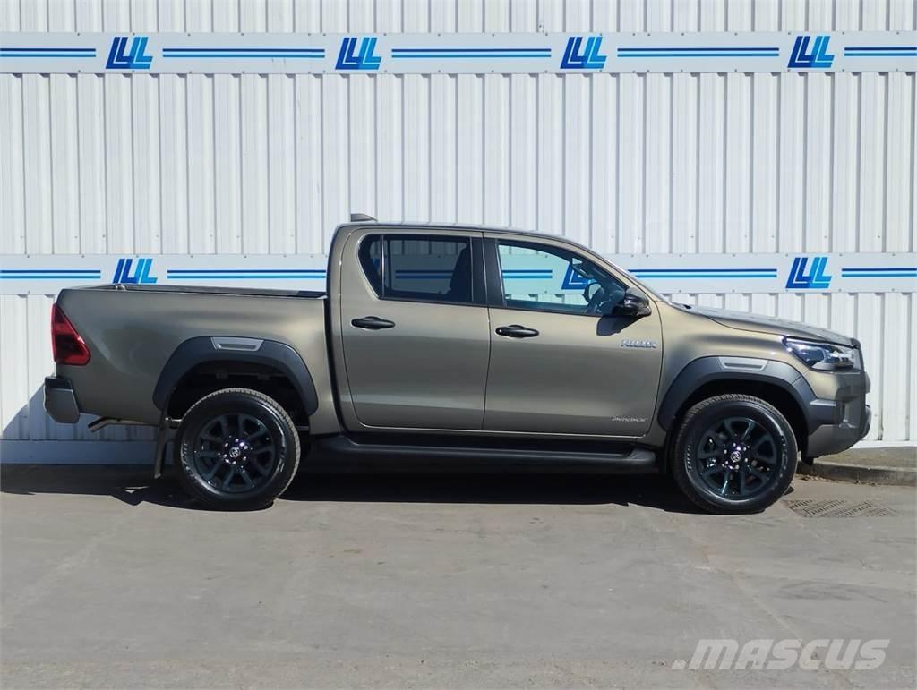 Toyota Invincible X Bestelwagens met open laadbak