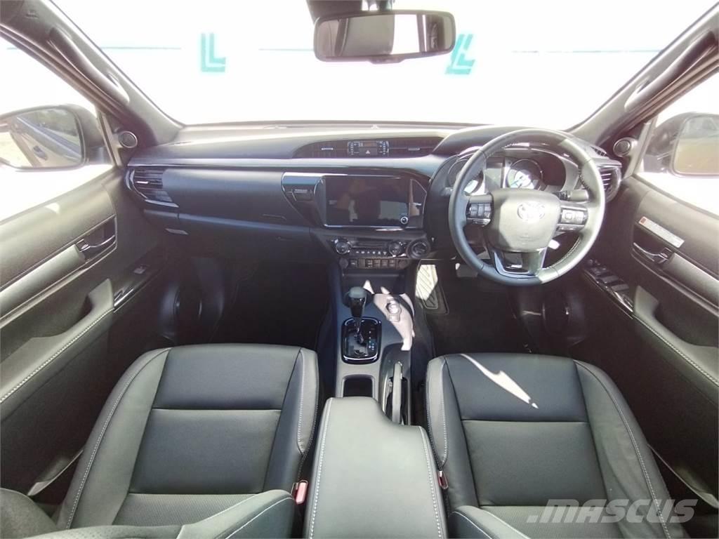 Toyota Invincible X Bestelwagens met open laadbak