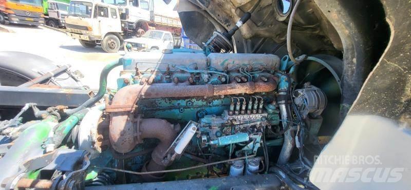 Scania 113M 360 Chassis met cabine