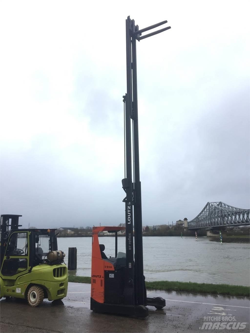 BT RRE160 Reachtruck voor hoog niveau