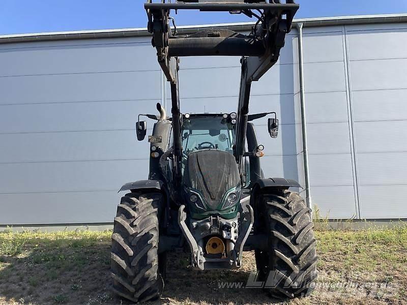 Valtra T174 Tractoren