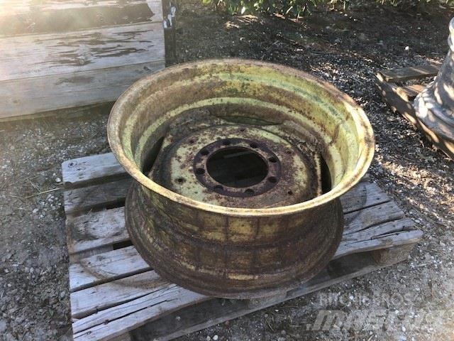 GKN 15X30 Banden, wielen en velgen