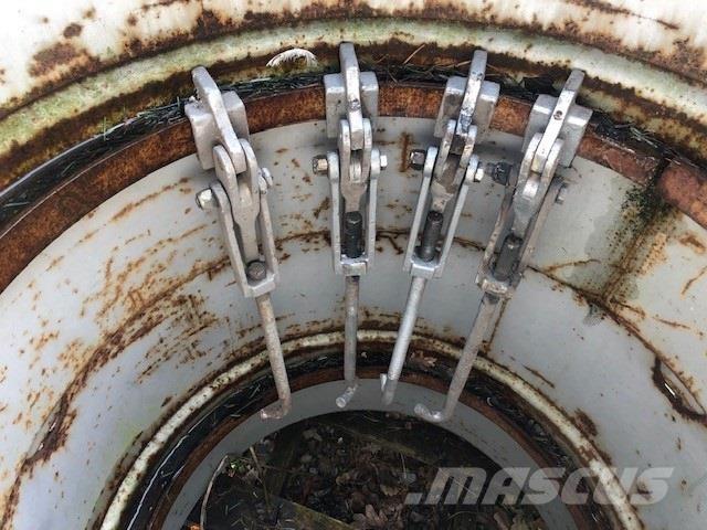  UM 15X30 Banden, wielen en velgen