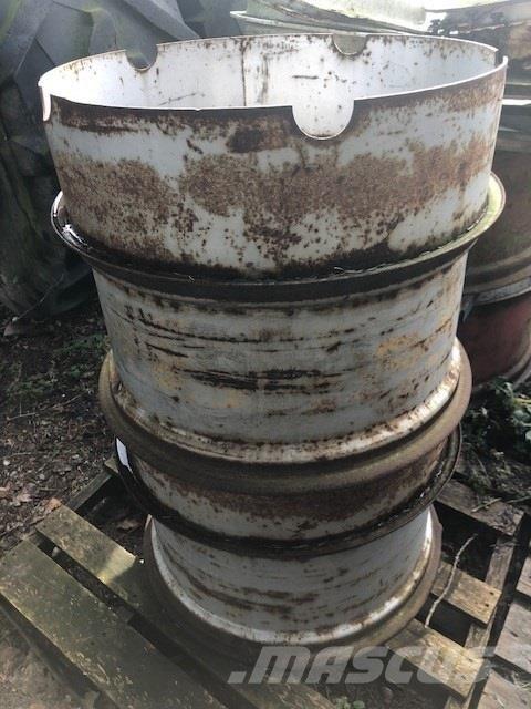  UM 15X30 Banden, wielen en velgen