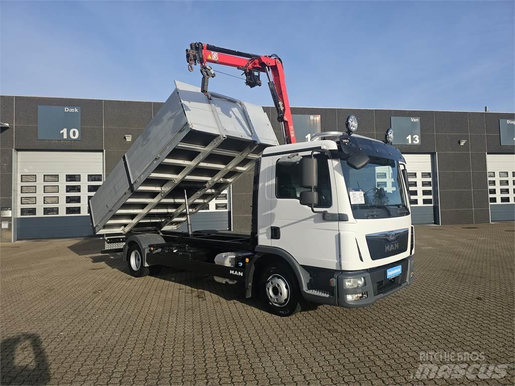 MAN TGL 10.220 Vlakke laadvloer met kraan