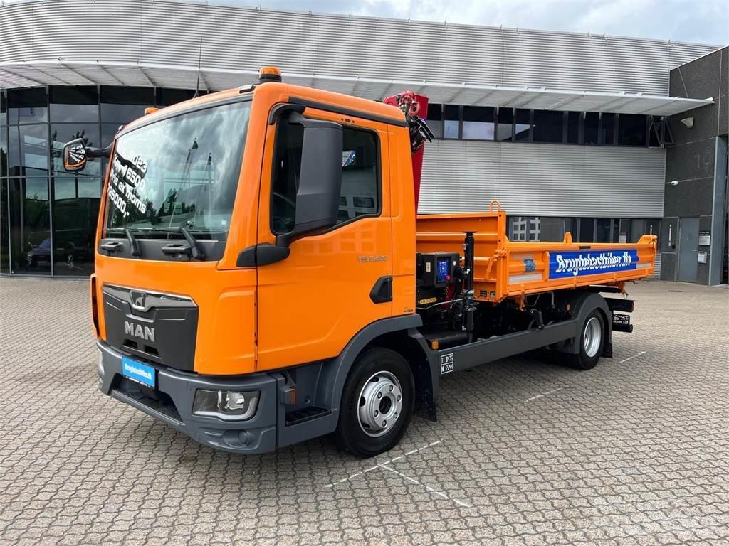 MAN TGL 8.220 Vlakke laadvloer met kraan