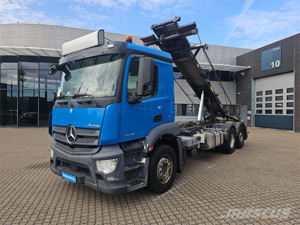 Mercedes-Benz Antos 2546 Containertrucks met kabelsysteem