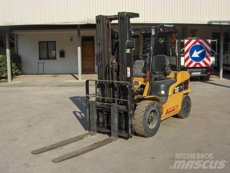 CAT DP30N Diesel heftrucks