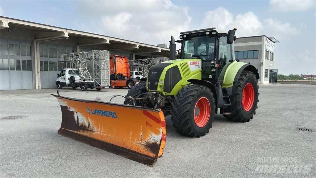 CLAAS Axion 810 4x4 Sneeuwschuivers en -ploegen