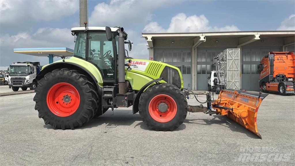 CLAAS Axion 810 4x4 Sneeuwschuivers en -ploegen