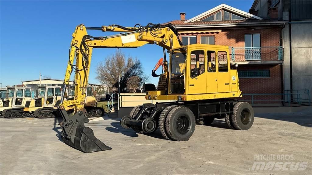 Fuchs MHB 230 ZW 4x4 Wielgraafmachines