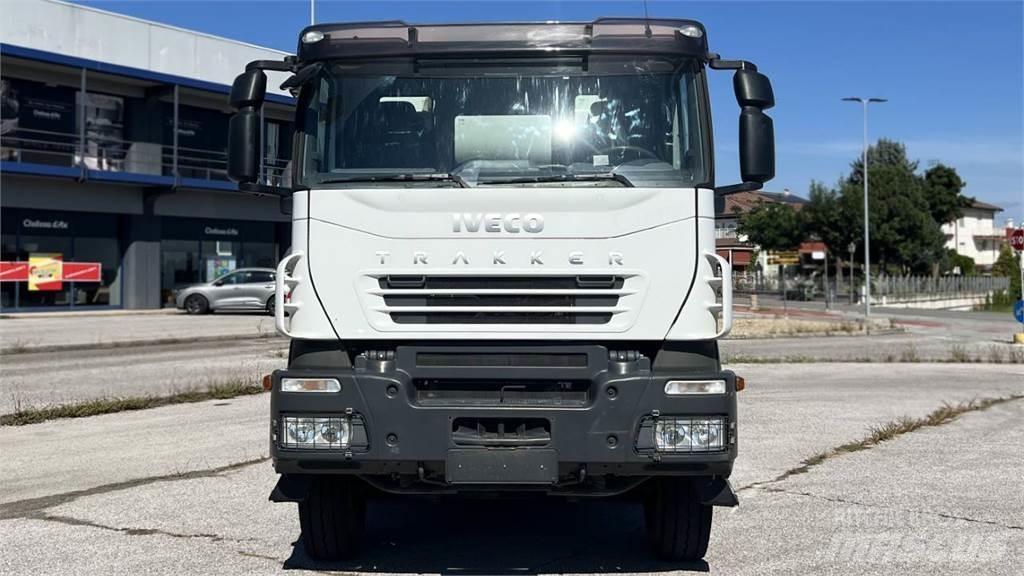 Iveco Trakker 410 8X4 Betonmixers en pompen