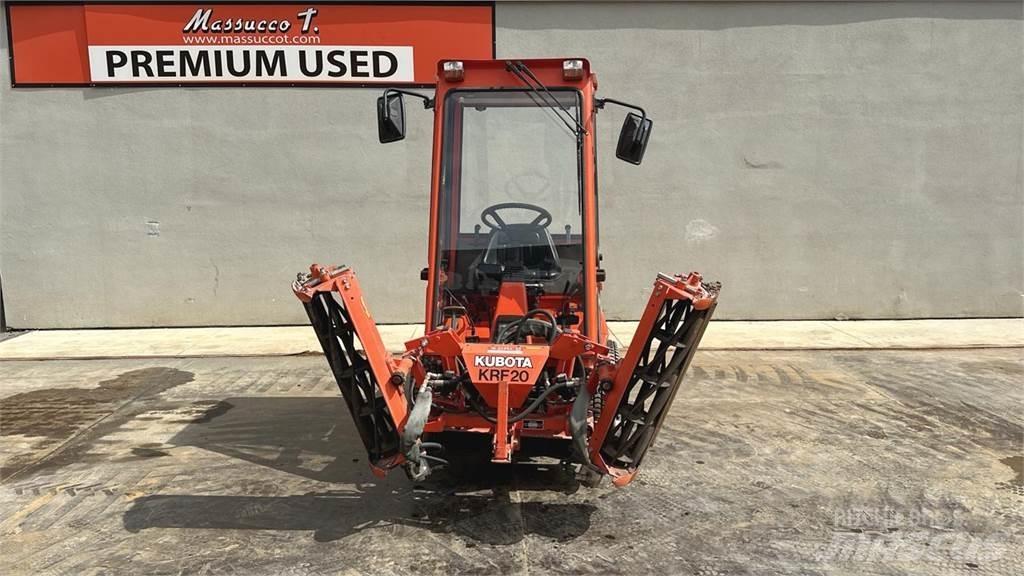 Kubota F2400 4X4 Sneeuwschuivers en -ploegen