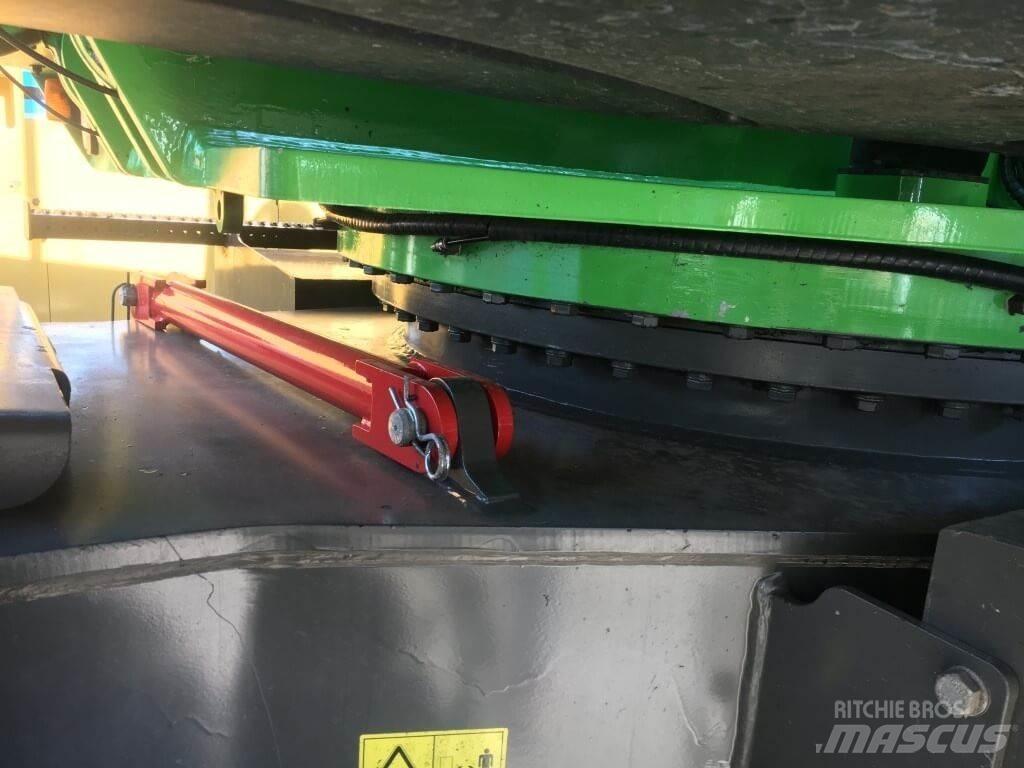 Sennebogen 821 Wielgraafmachines