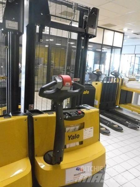 Yale MS 12 AC Stapelaar meeloop