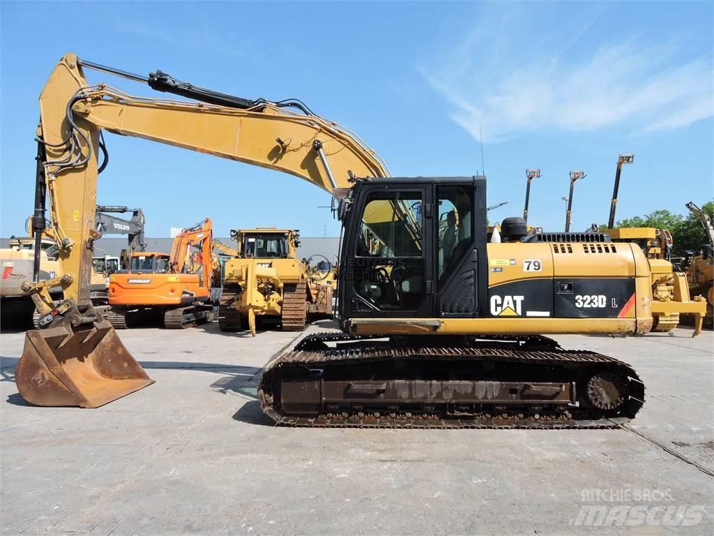 CAT 323D Rupsgraafmachines