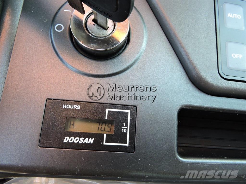 Doosan DX140LC Rupsgraafmachines