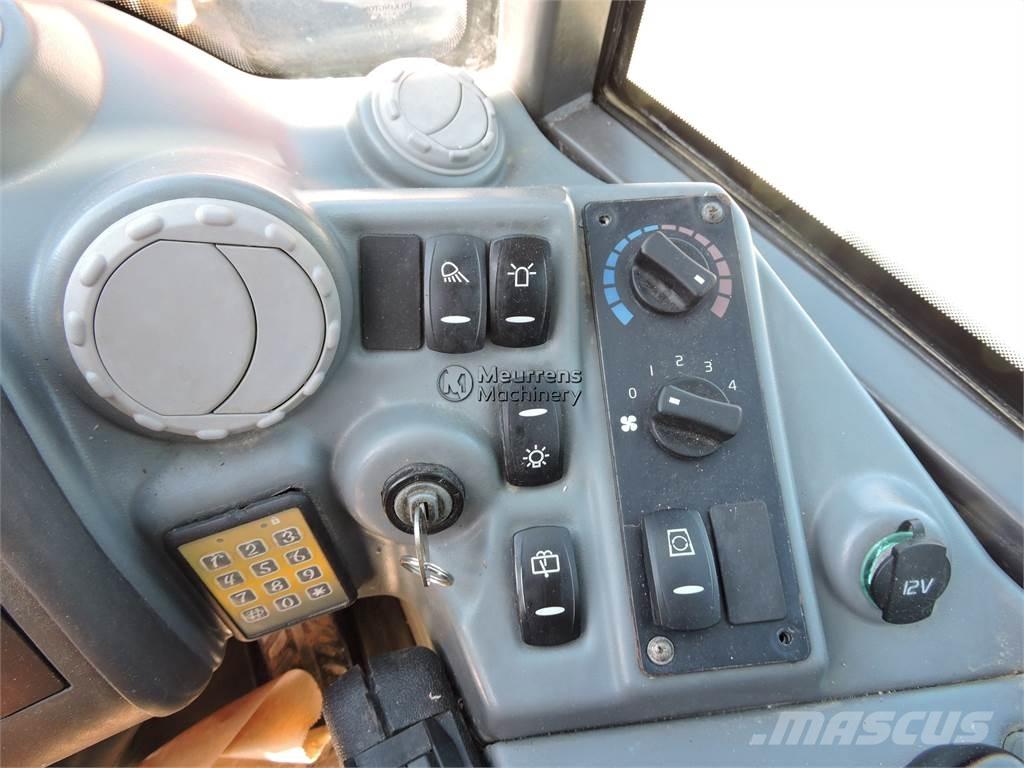 Volvo L25F + FORK Wielladers