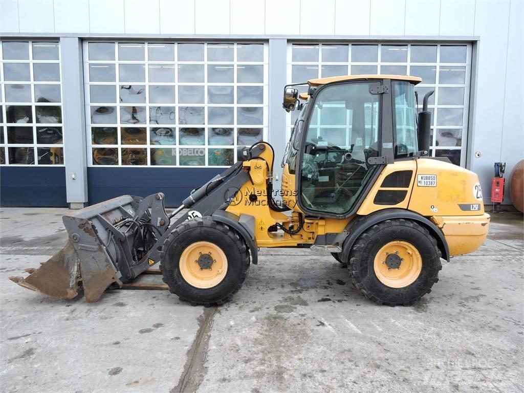 Volvo L25F + FORK Wielladers