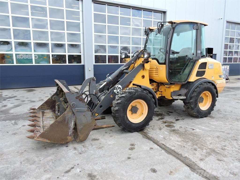 Volvo L25F + FORK Wielladers