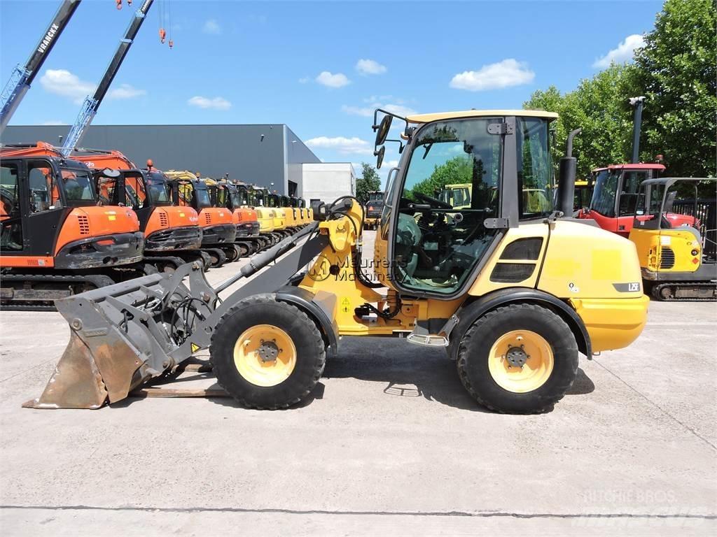 Volvo L25F + FORK Wielladers
