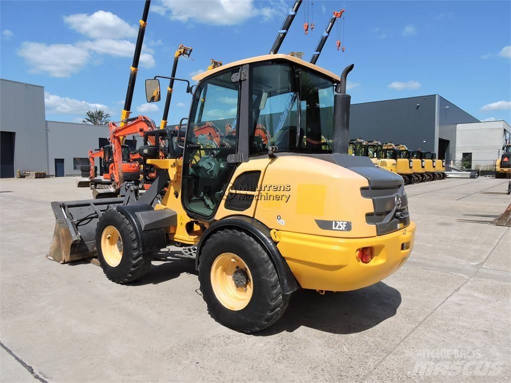 Volvo L25F + FORK Wielladers