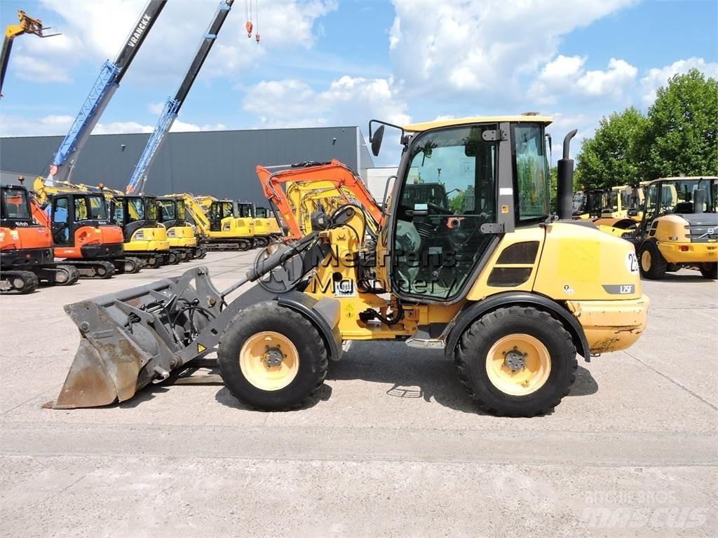 Volvo L25F + Fork Wielladers