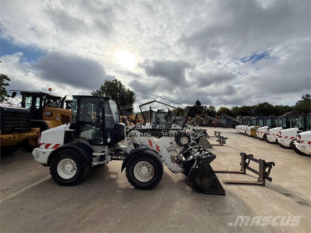 CAT 908M Wielladers