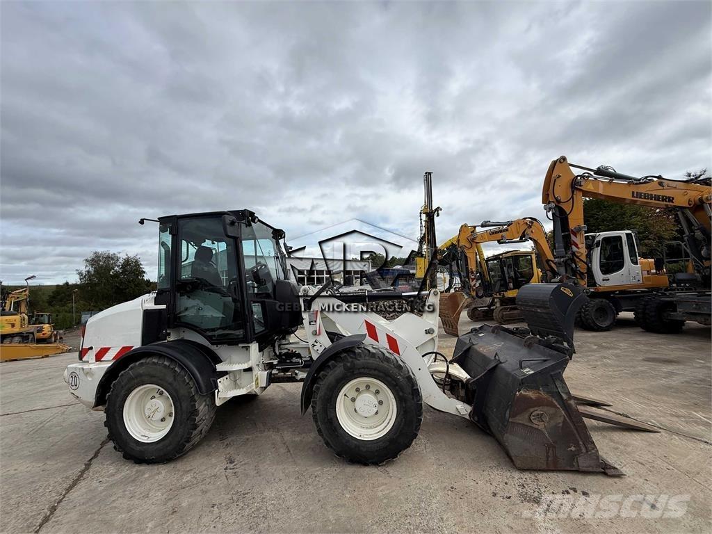 CAT 908M Wielladers