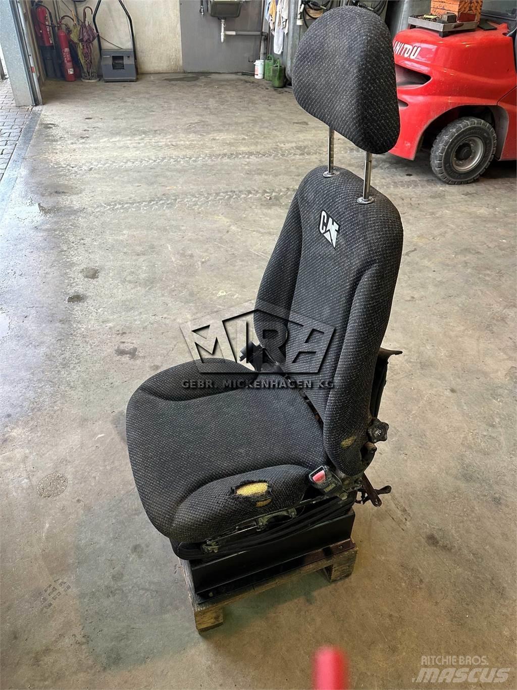 CAT 966 KXE / Sitz Cabine en interieur