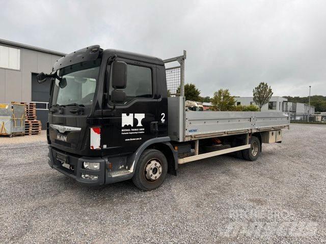 MAN 8.220 Bestelwagens met open laadbak