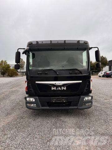 MAN 8.220 Bestelwagens met open laadbak