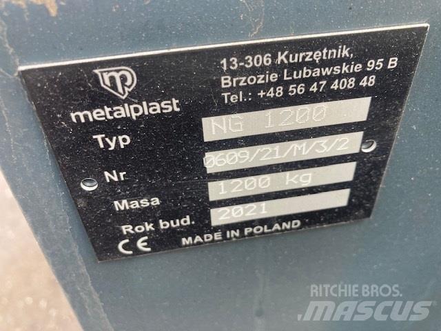  - - -  1500 KG Frontgewichten
