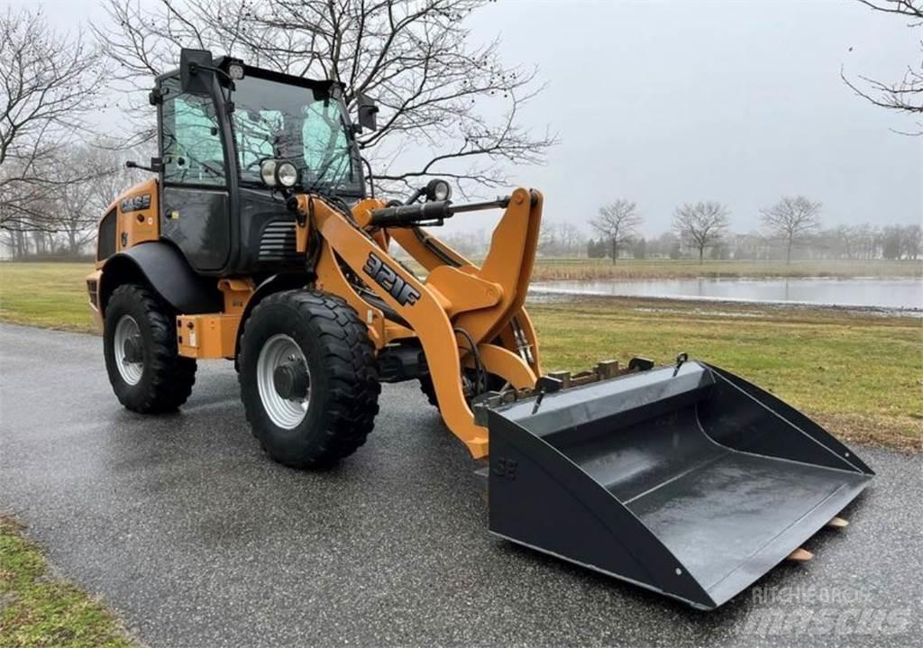CASE 321F Wielladers