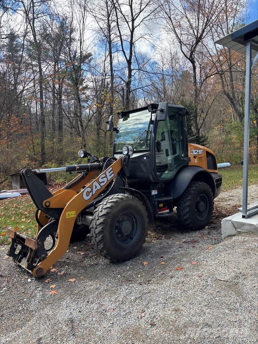 CASE 321F Wielladers