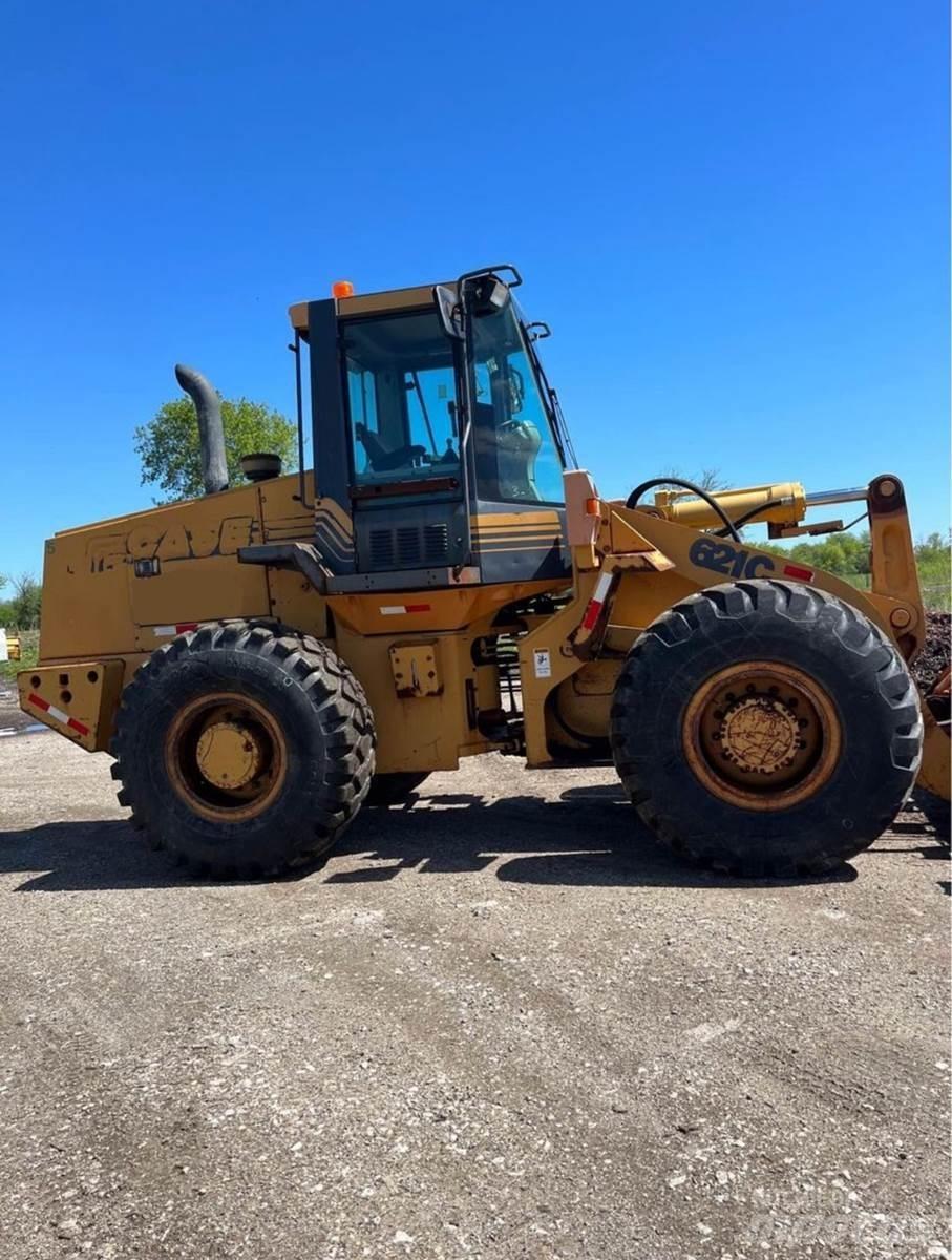 CASE 621C Wielladers
