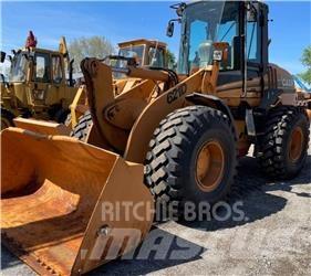 CASE 621D Wielladers