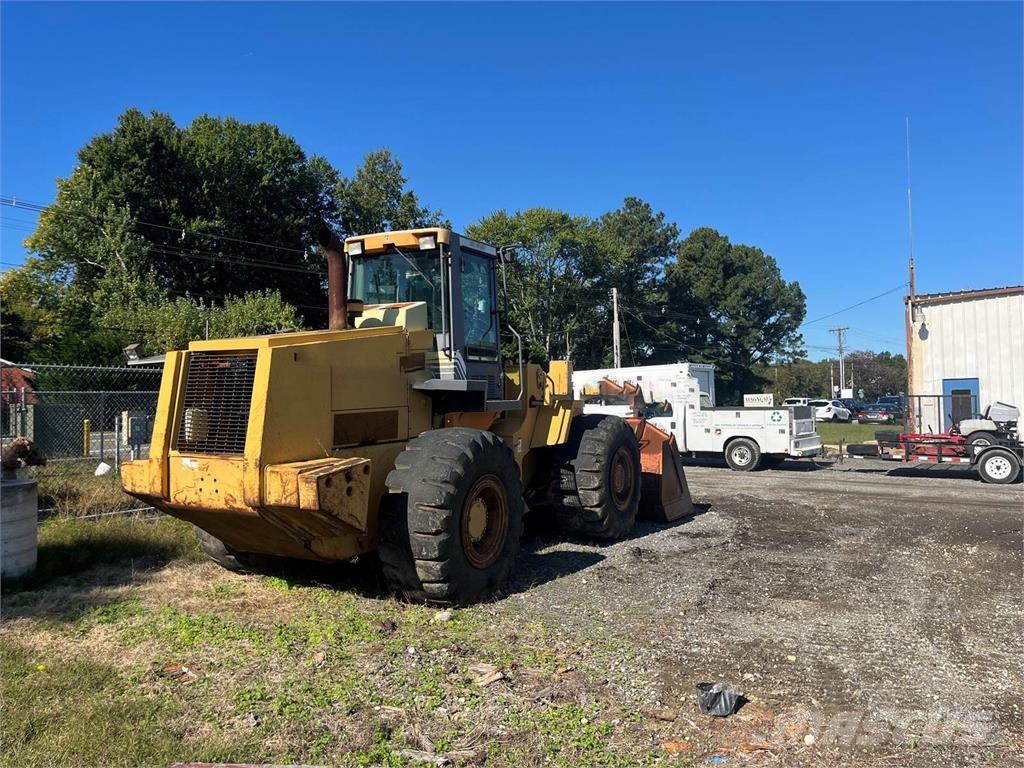 CASE 821C Wielladers