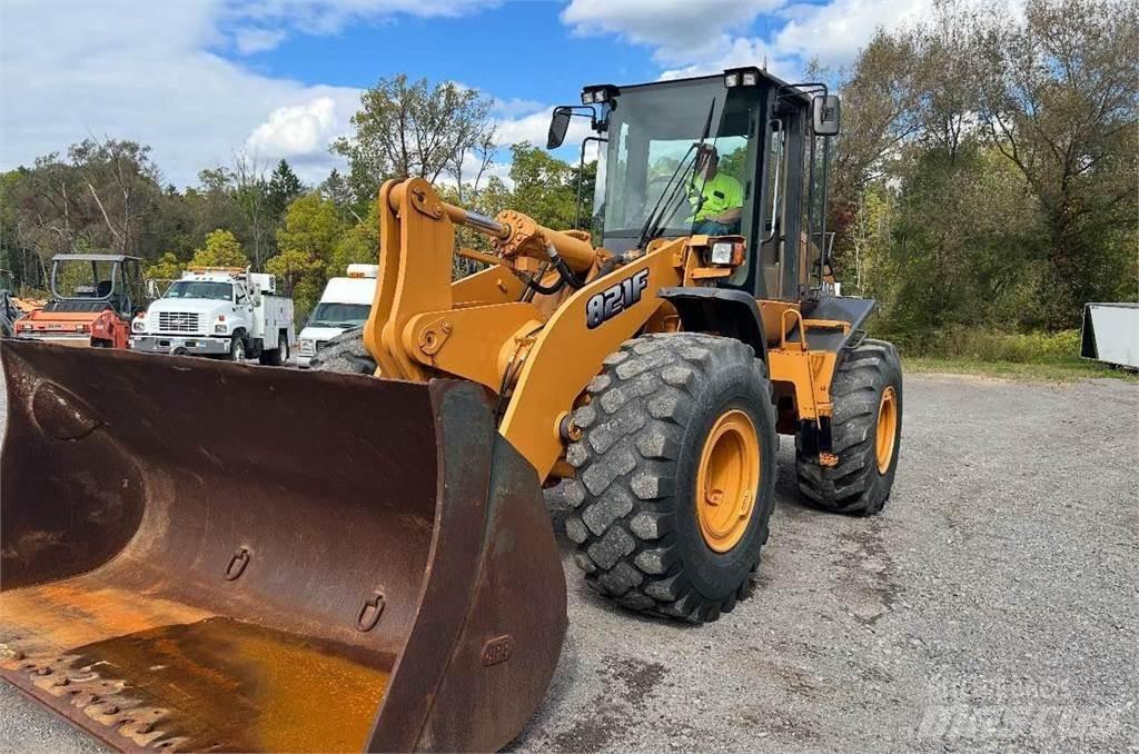 CASE 821F Wielladers