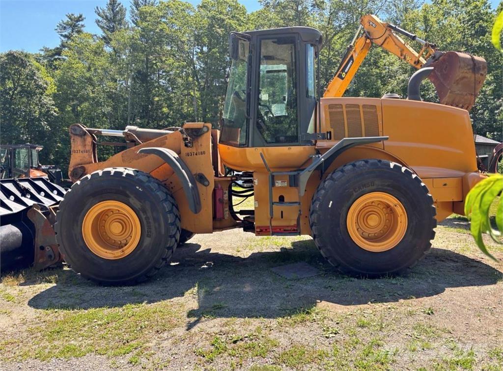 CASE 821F Wielladers