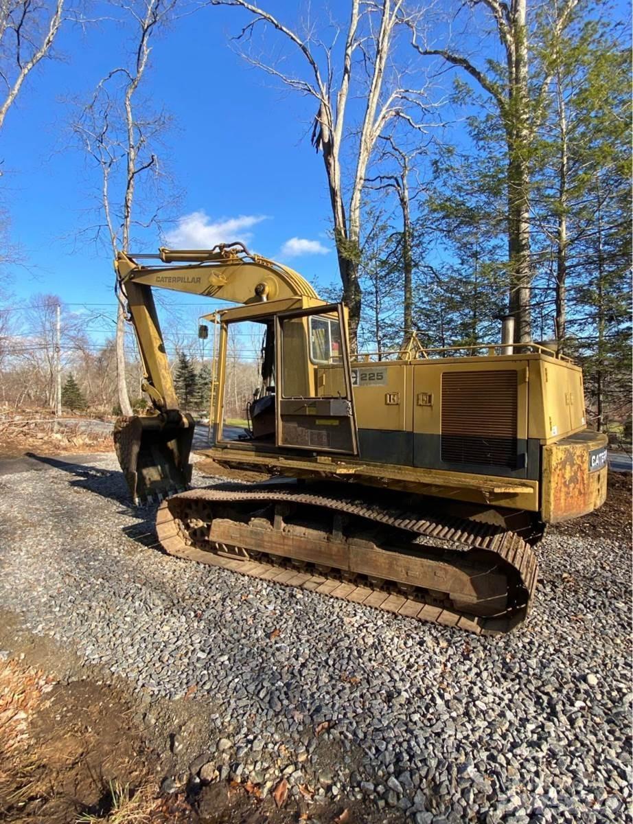 CAT 225 Rupsgraafmachines