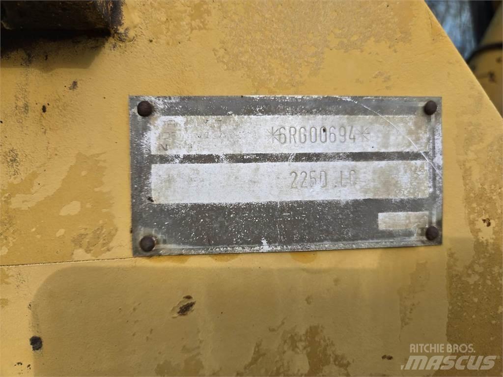 CAT 225D Rupsgraafmachines