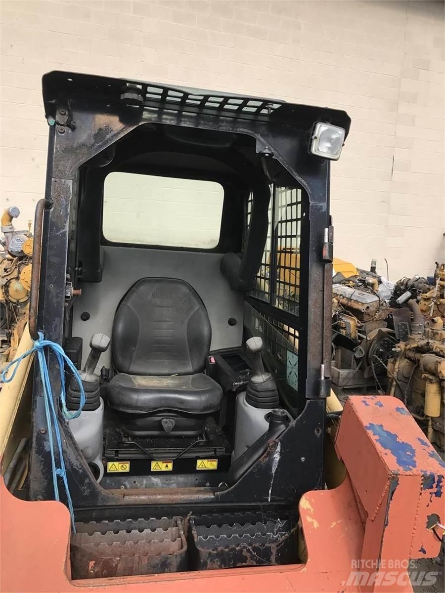 CAT 226B Schrankladers