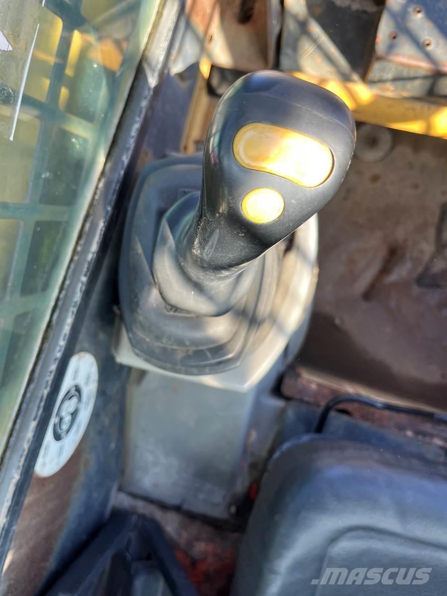 CAT 228 Schrankladers