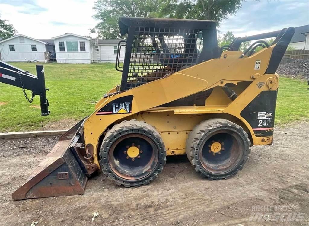 CAT 242 Schrankladers
