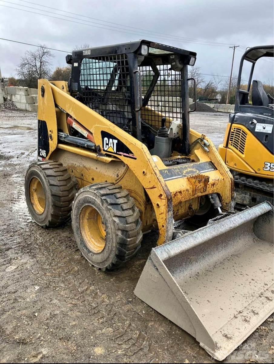 CAT 246 Schrankladers