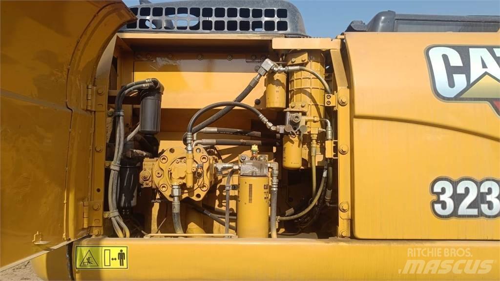 CAT 323D3 Rupsgraafmachines