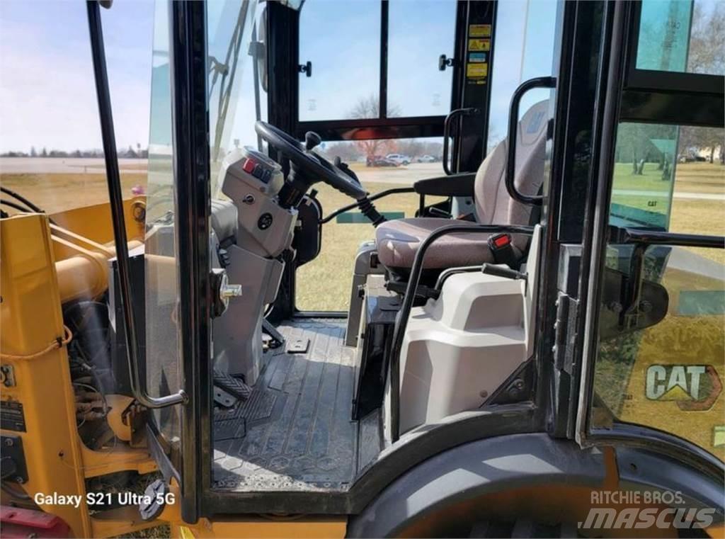 CAT 903D Wielladers